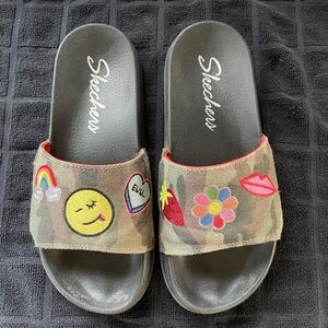 Skechers Women's Camo Emoji Slide Sandals - Black and Multicolor size 9